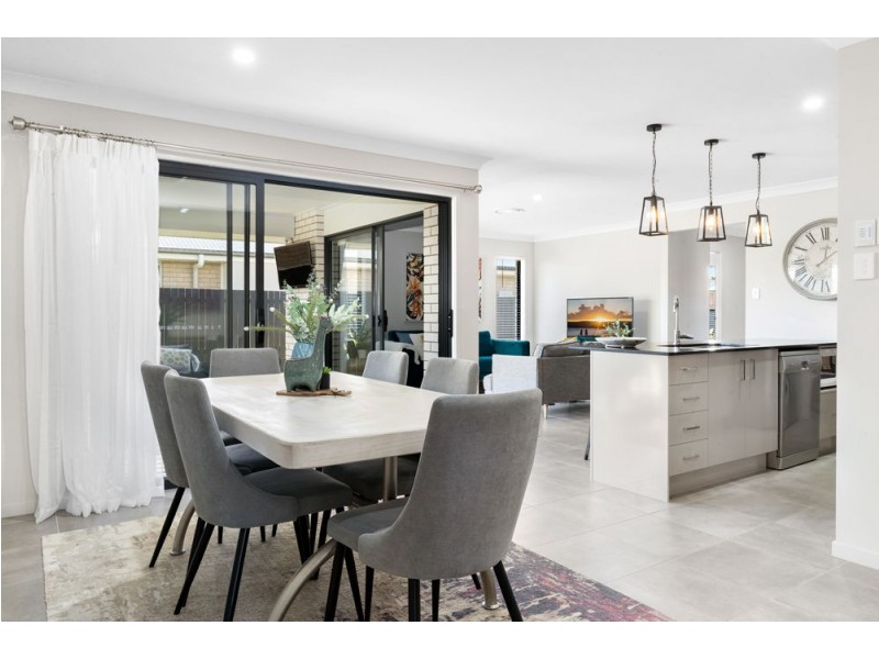 9 Rowden Street, Beachmere QLD 4510