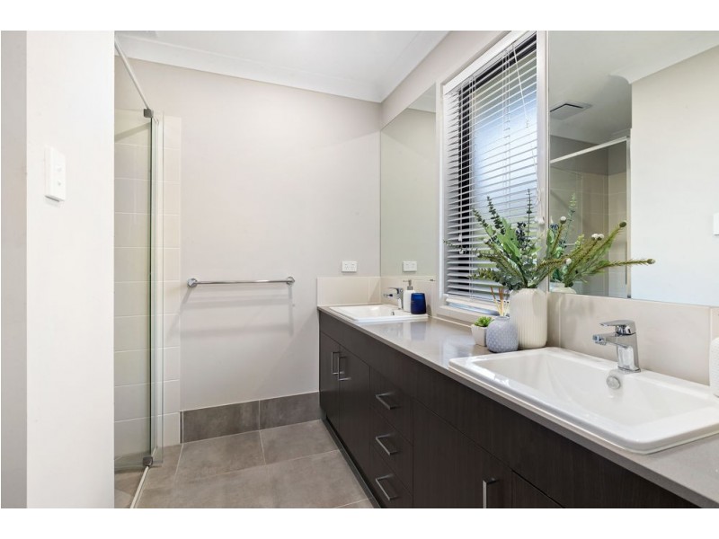 9 Rowden Street, Beachmere QLD 4510