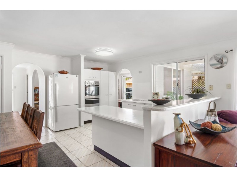 16 Flamingo Dr, Banksia Beach QLD 4507