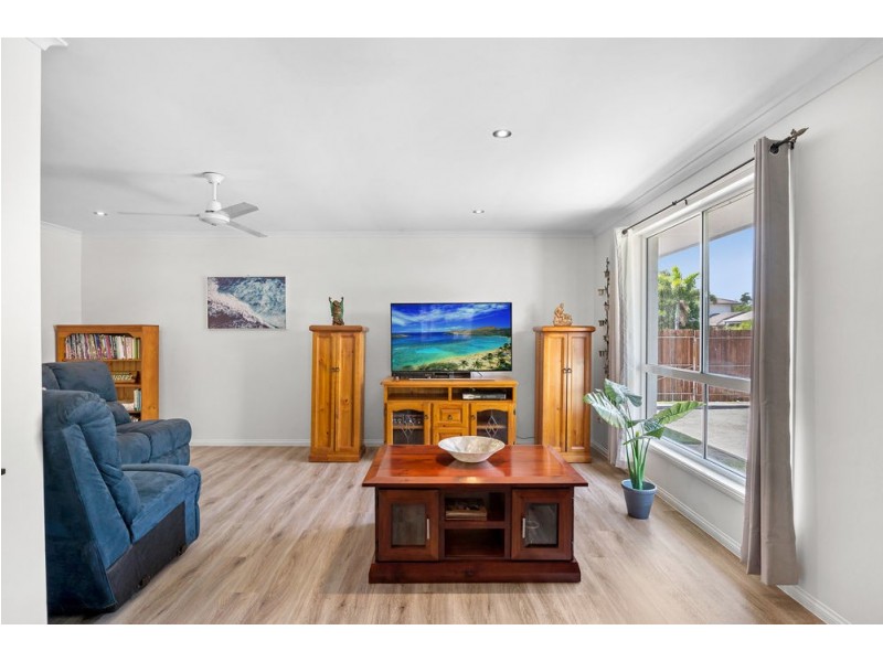 16 Flamingo Dr, Banksia Beach QLD 4507