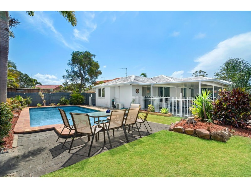 16 Flamingo Dr, Banksia Beach QLD 4507