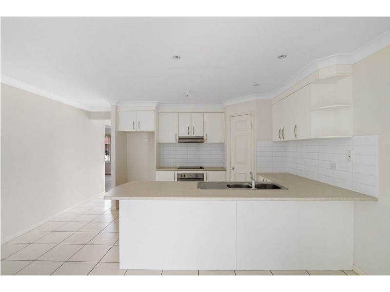1 Siska Court, Beachmere QLD 4510