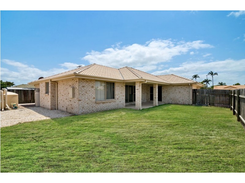 1 Siska Court, Beachmere QLD 4510