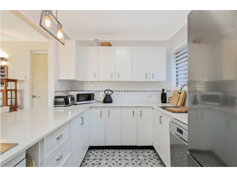 1/2A Landsborough Avenue, Scarborough QLD 4020