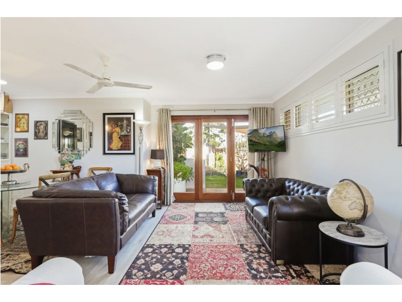 1/2A Landsborough Avenue, Scarborough QLD 4020