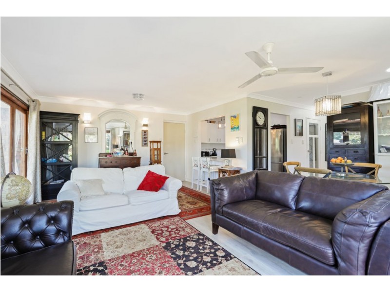 1/2A Landsborough Avenue, Scarborough QLD 4020
