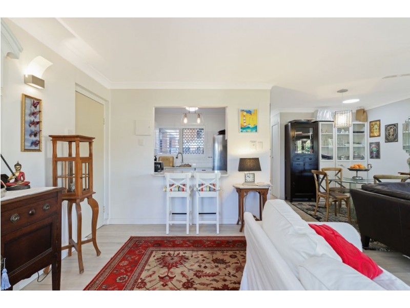 1/2A Landsborough Avenue, Scarborough QLD 4020