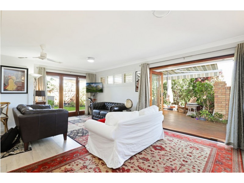 1/2A Landsborough Avenue, Scarborough QLD 4020