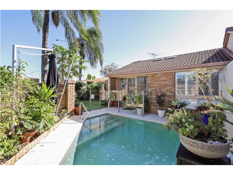 1/2A Landsborough Avenue, Scarborough QLD 4020