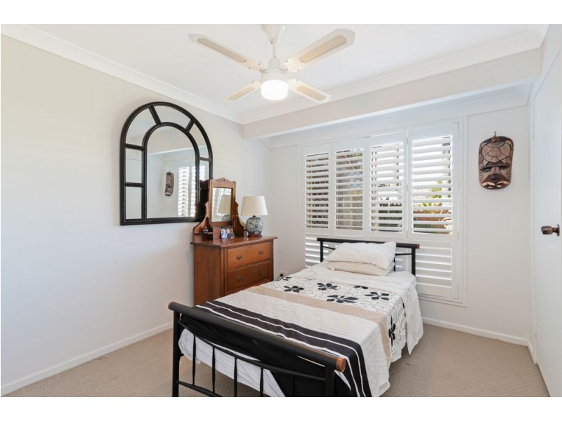 1/2A Landsborough Avenue, Scarborough QLD 4020