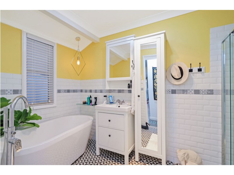 1/2A Landsborough Avenue, Scarborough QLD 4020