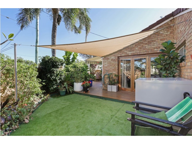 1/2A Landsborough Avenue, Scarborough QLD 4020