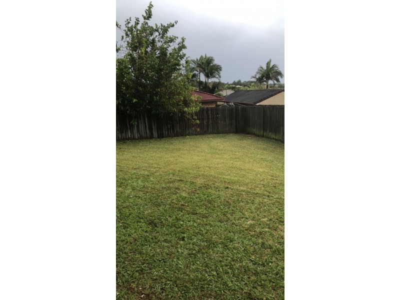 32 Smout Court, Sandstone Point QLD 4511