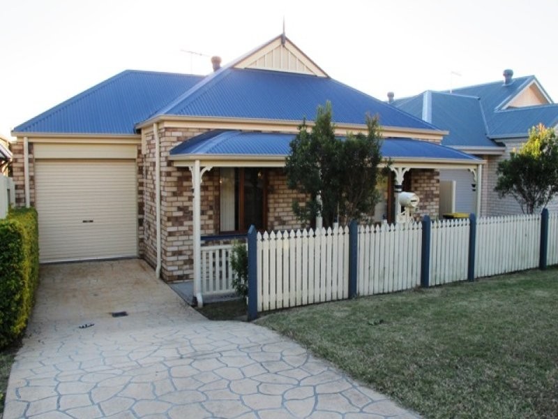 36 Gippsland Cct, Forest Lake QLD 4078