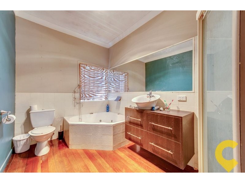 10 Newcross Street, Indooroopilly QLD 4068