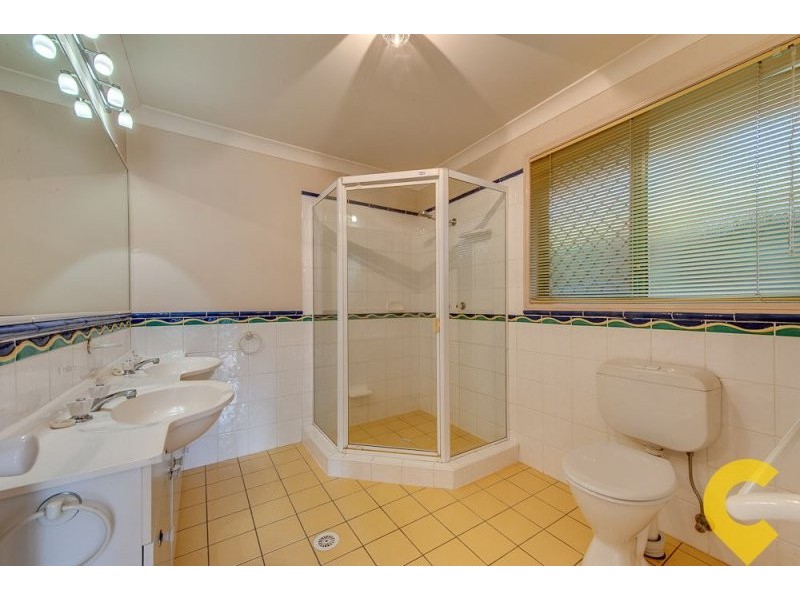 7 Lakeside Crescent, Forest Lake QLD 4078