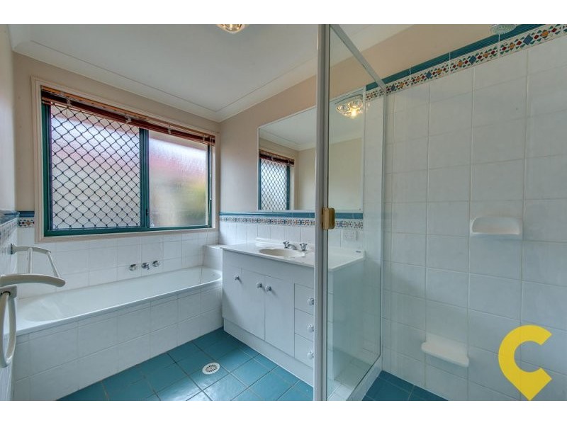 7 Lakeside Crescent, Forest Lake QLD 4078