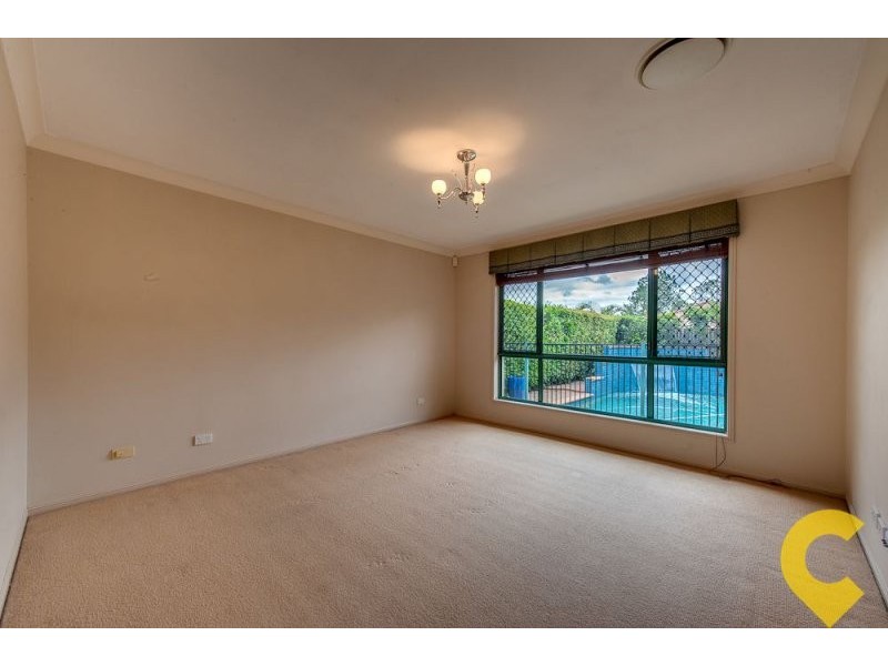 7 Lakeside Crescent, Forest Lake QLD 4078