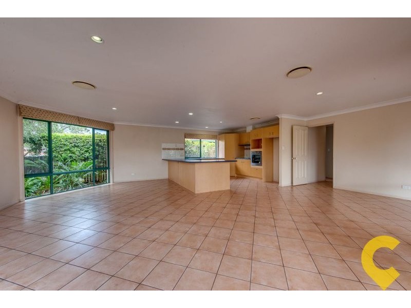 7 Lakeside Crescent, Forest Lake QLD 4078