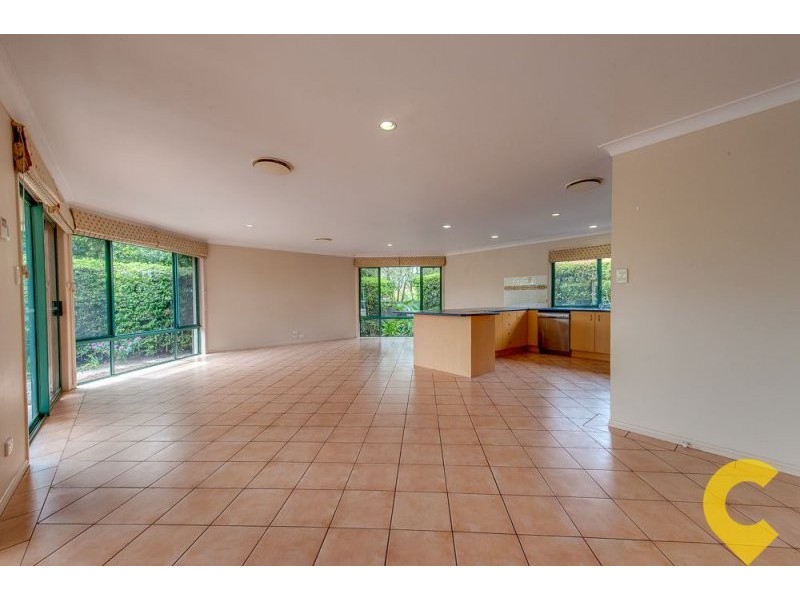 7 Lakeside Crescent, Forest Lake QLD 4078