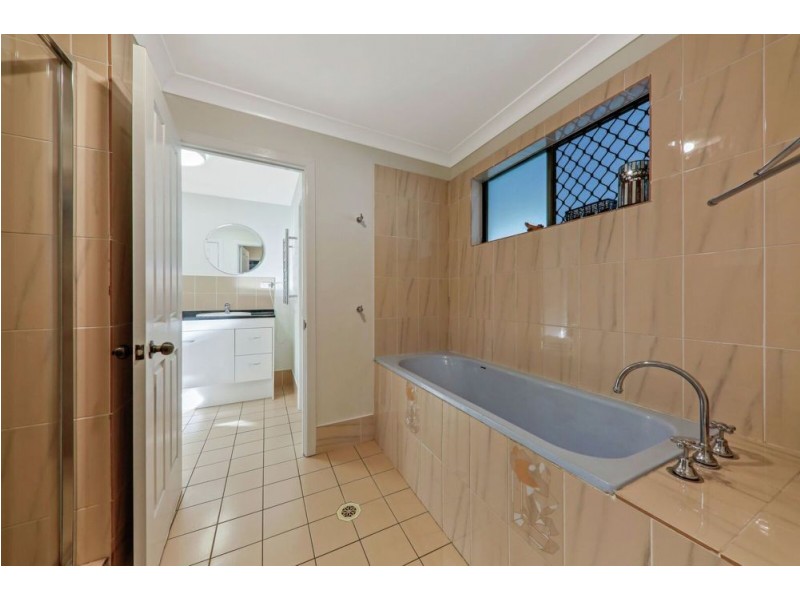 112 Esky Road, Pallara QLD 4110