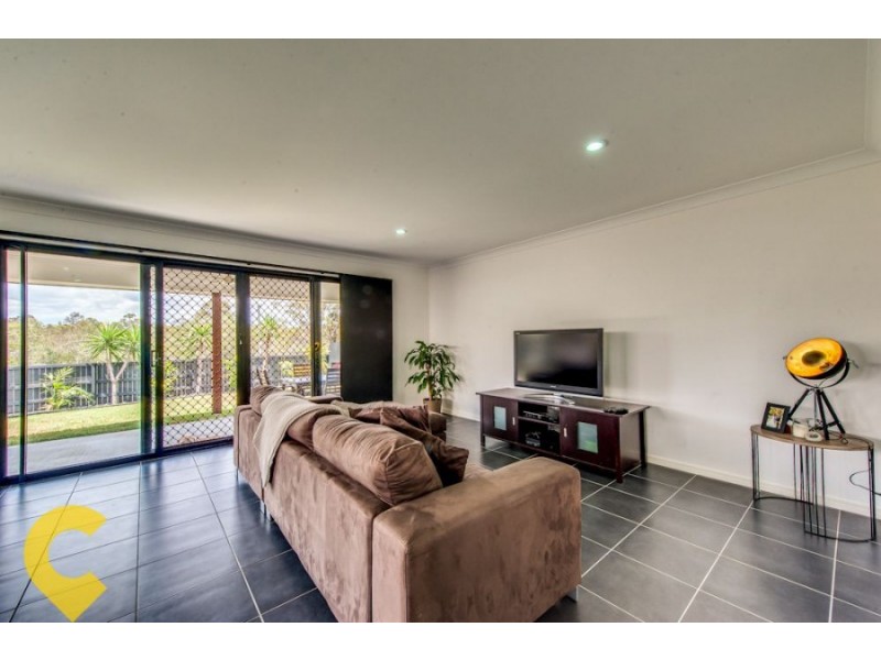 14 Spey Close, Deebing Heights QLD 4306