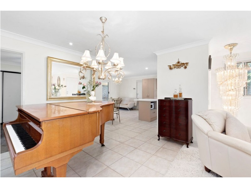 9 Pringle Place, Forest Lake QLD 4078