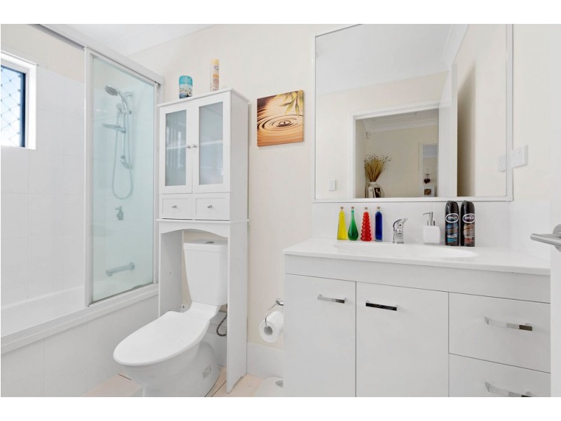1/1 Emerald Drive, Regents Park QLD 4118