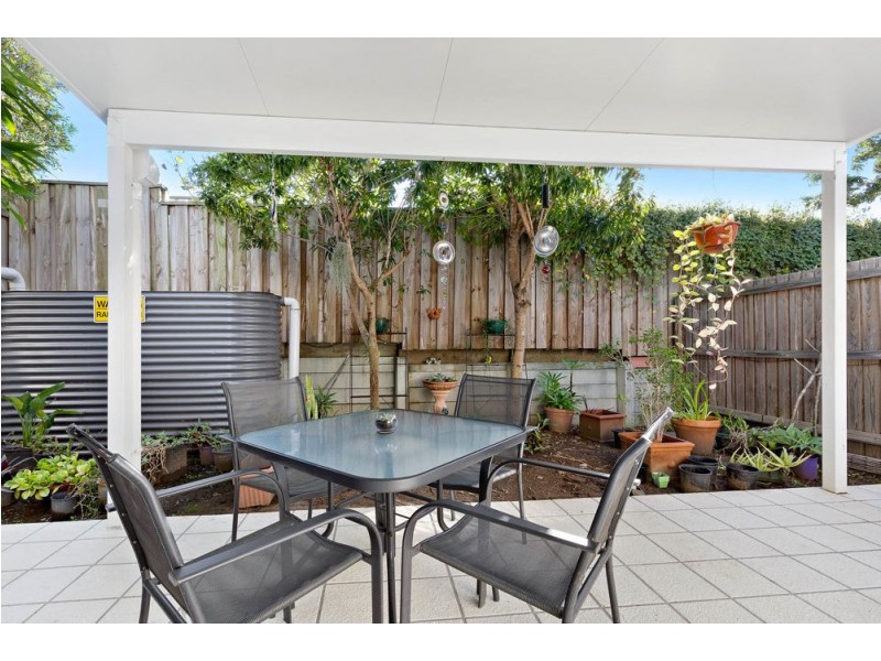 1/1 Emerald Drive, Regents Park QLD 4118