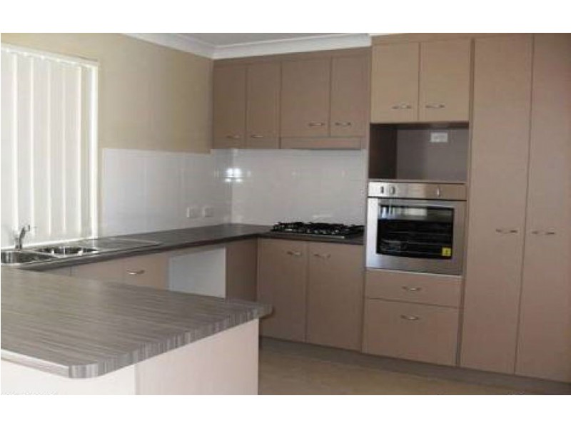 19 Yellowstone Way, Springfield Lakes QLD 4300