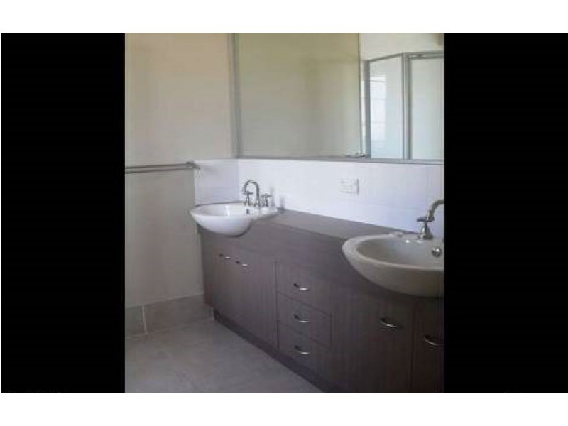 19 Yellowstone Way, Springfield Lakes QLD 4300