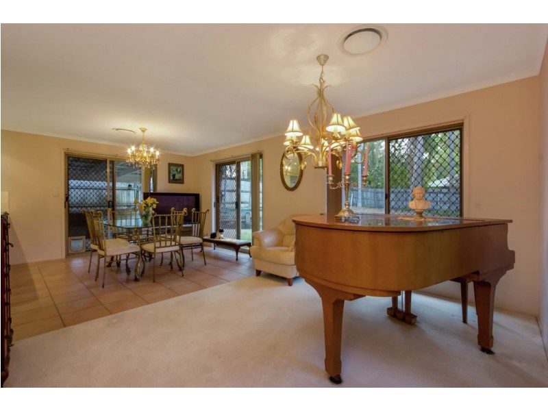 25 Elderslie Place, Forest Lake QLD 4078