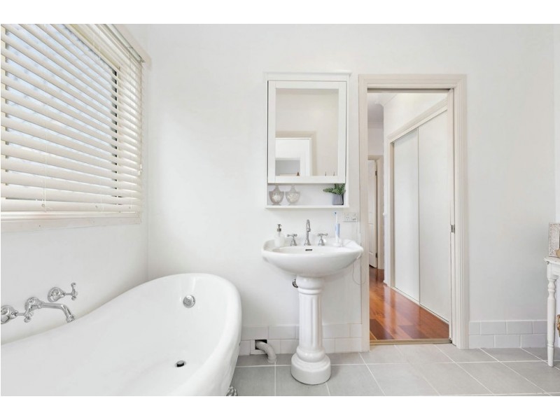 10 Moran Crescent, Forest Lake QLD 4078