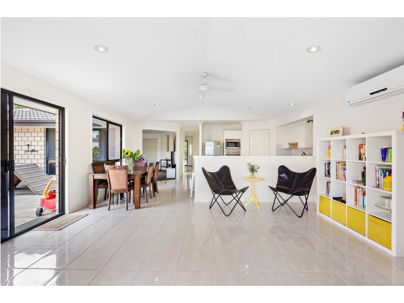 5 Berrington Close, Forest Lake QLD 4078