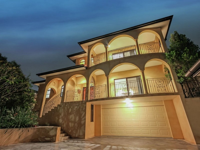 99 Highland Terrace, St Lucia QLD 4067