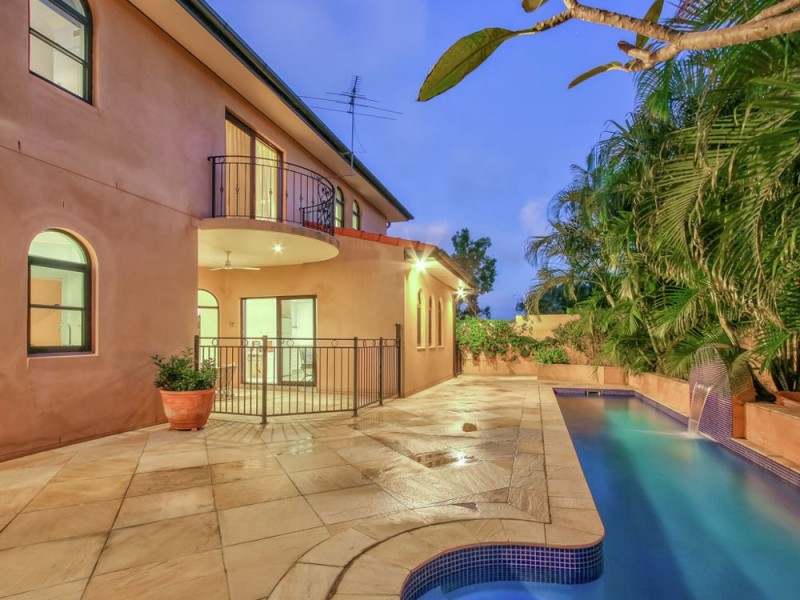 99 Highland Terrace, St Lucia QLD 4067