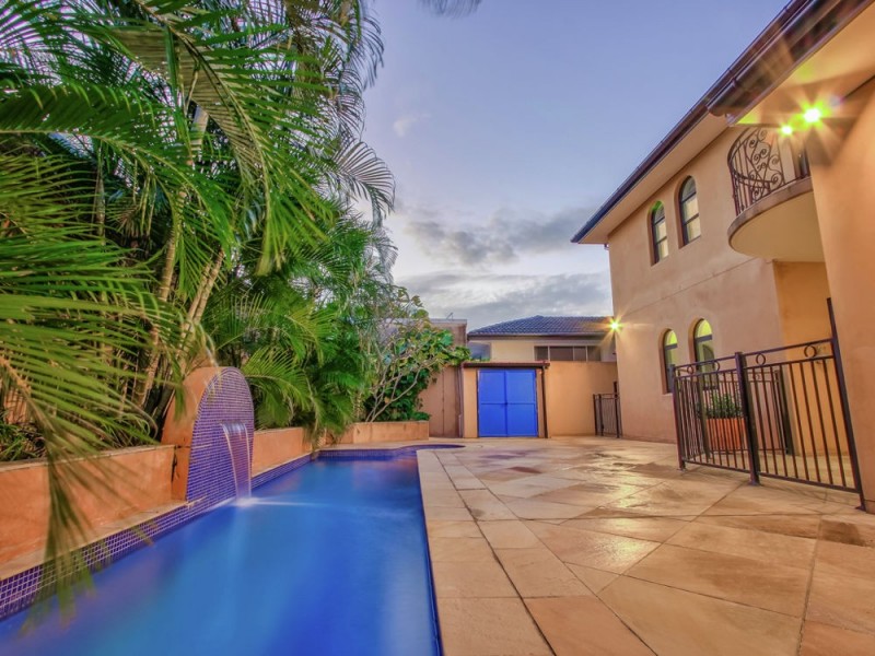99 Highland Terrace, St Lucia QLD 4067