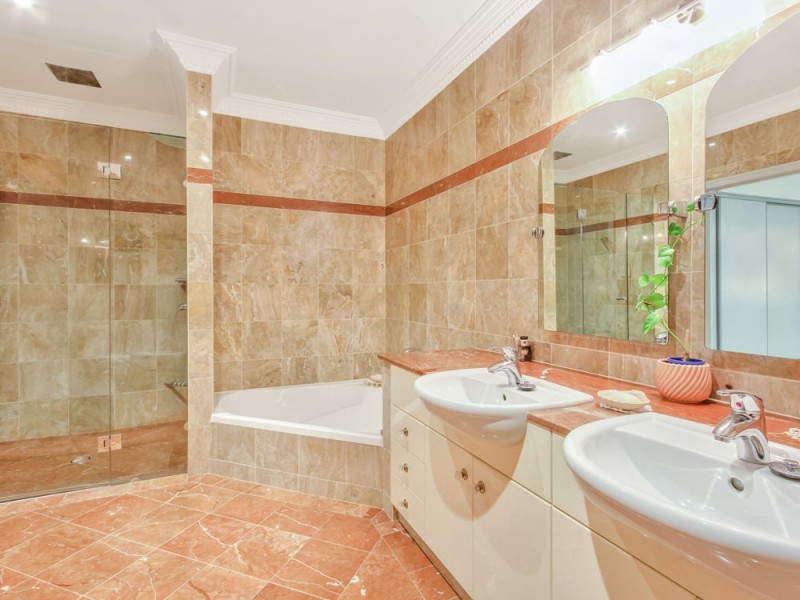 99 Highland Terrace, St Lucia QLD 4067