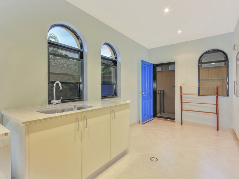 99 Highland Terrace, St Lucia QLD 4067