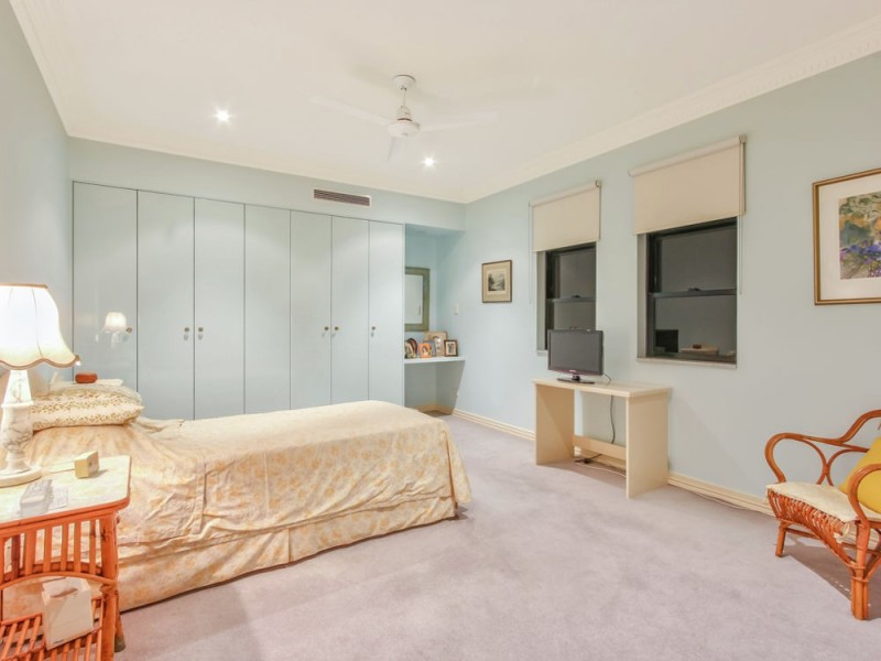 99 Highland Terrace, St Lucia QLD 4067