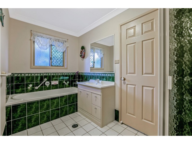 7 Curlew Place, Riverhills QLD 4074