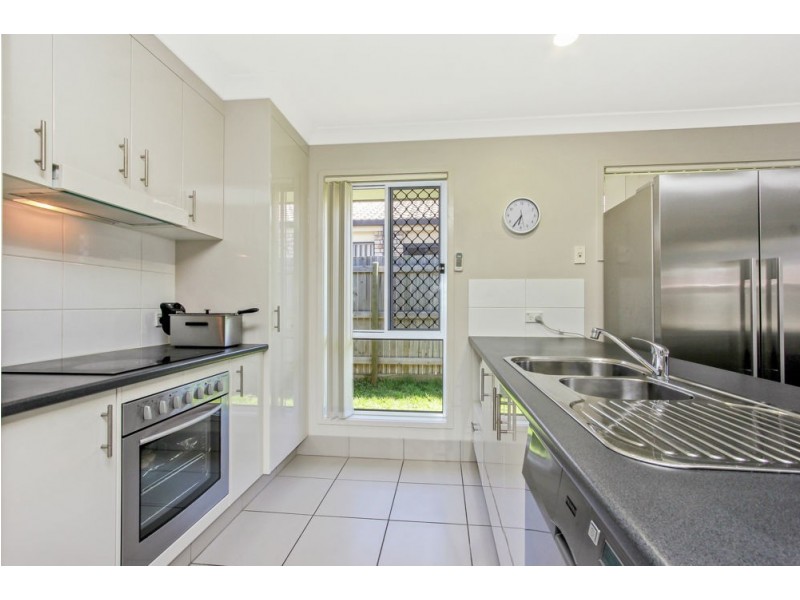 8 Lilly Pilly Street, Heathwood QLD 4110