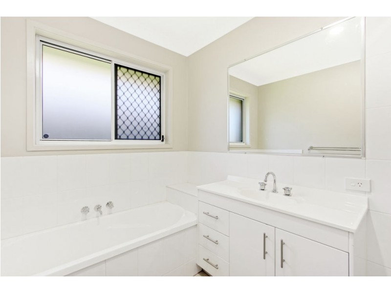 8 Lilly Pilly Street, Heathwood QLD 4110