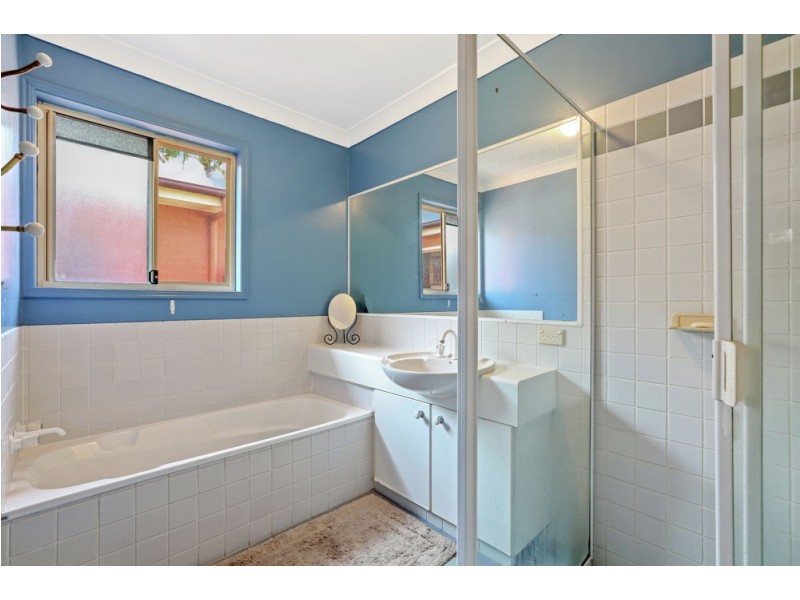 16 Murray Place, Forest Lake QLD 4078