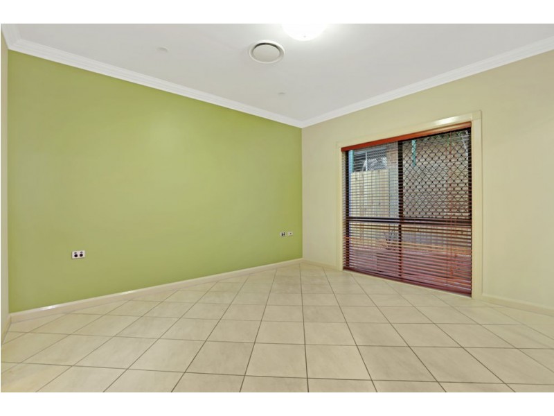 25 Rivervista Street, Riverhills QLD 4074