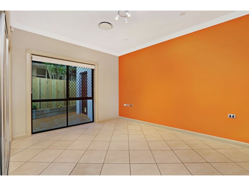 25 Rivervista Street, Riverhills QLD 4074