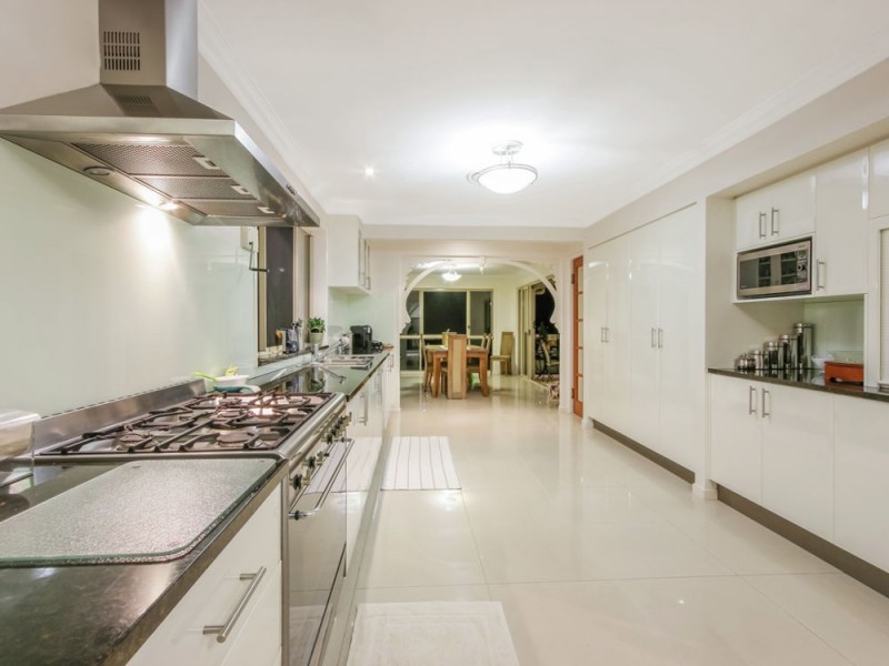 5 Sturt Court, Mount Ommaney QLD 4074