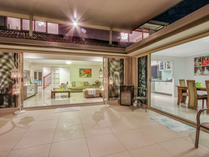 5 Sturt Court, Mount Ommaney QLD 4074