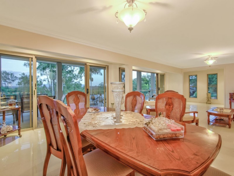 5 Sturt Court, Mount Ommaney QLD 4074