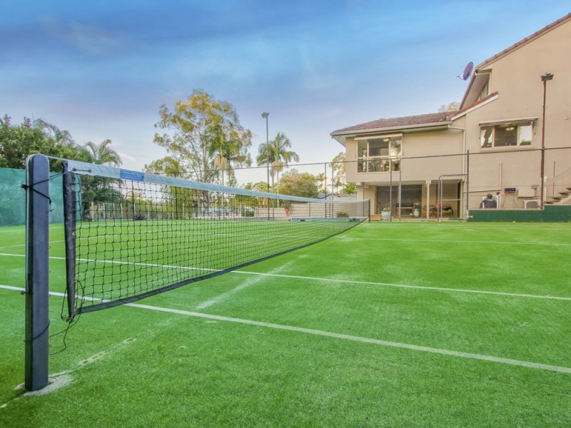 5 Sturt Court, Mount Ommaney QLD 4074